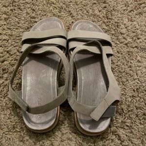 Cute Taupe summer sandals, just too big for me.